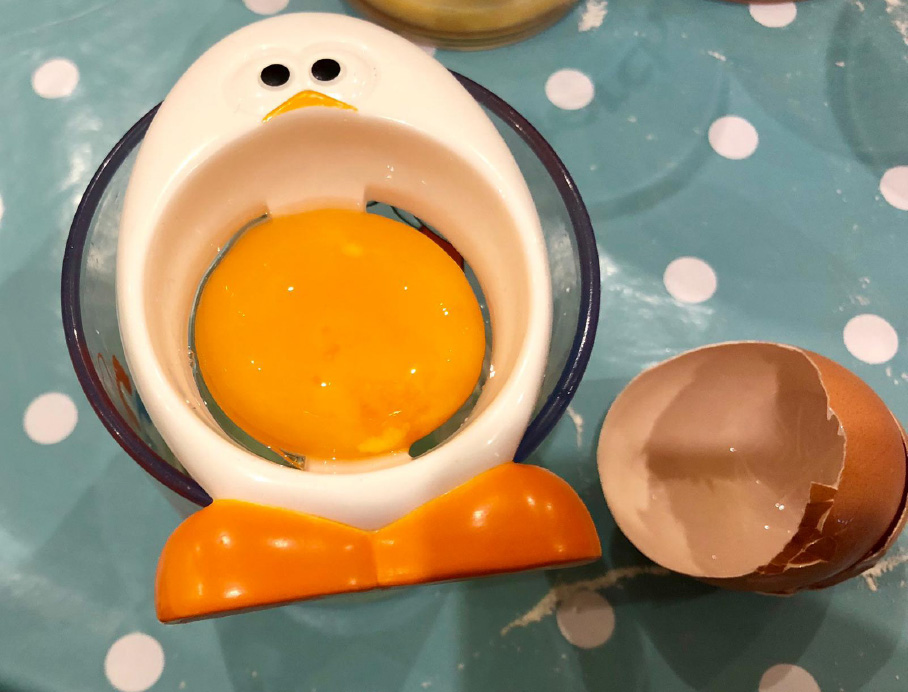 Egg strainer